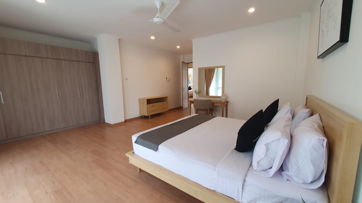 Disewakan 3 bedrooms apartment at Executive Paradise Complex