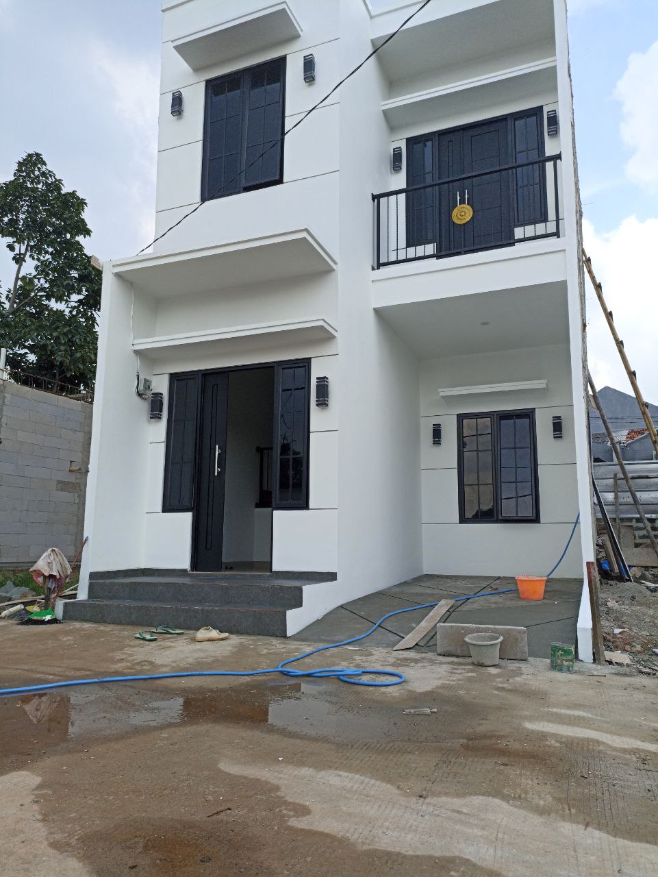 Rumah 2lantai 3kamar di Kalisari Pasar Rebo Jakarta Timur