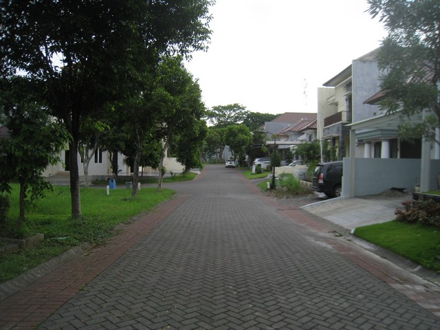 Dijual Rumah Mewah Baru Gress di Royal Park, Citraland, Surabaya
