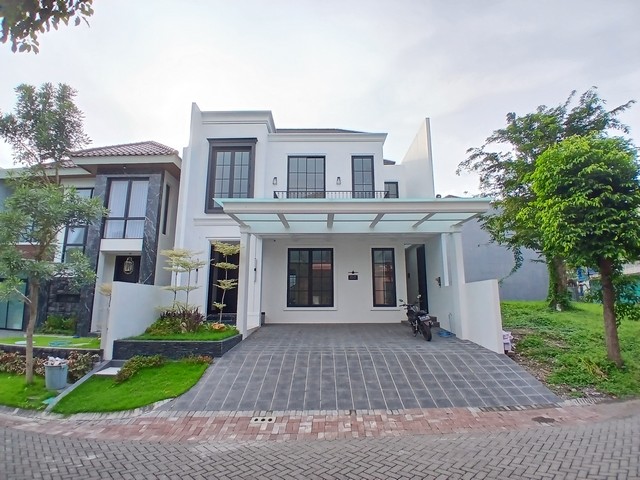 Dijual Rumah Mewah Baru Gress di Royal Park, Citraland, Surabaya