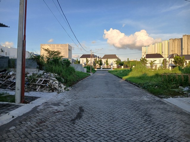 Disewakan Cepat Rumah Baru Modern di area Dian Istana, Surabaya