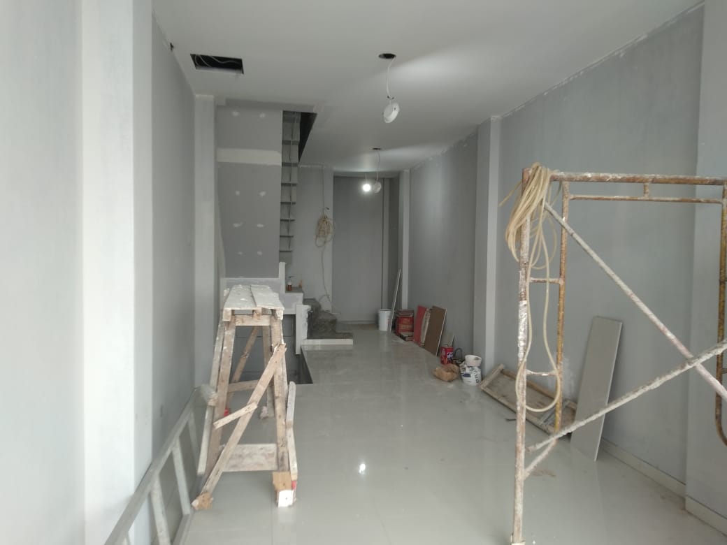 2 unit ruko baru komersil dijual di area Karang Tengah