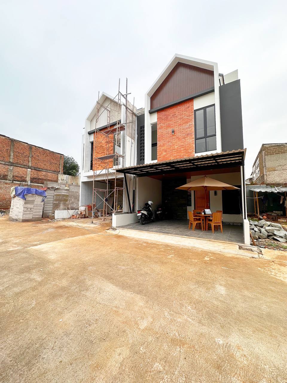 Rumah ready Cluster strategis dekat stasiun Lrt Cibubur Jakarta
