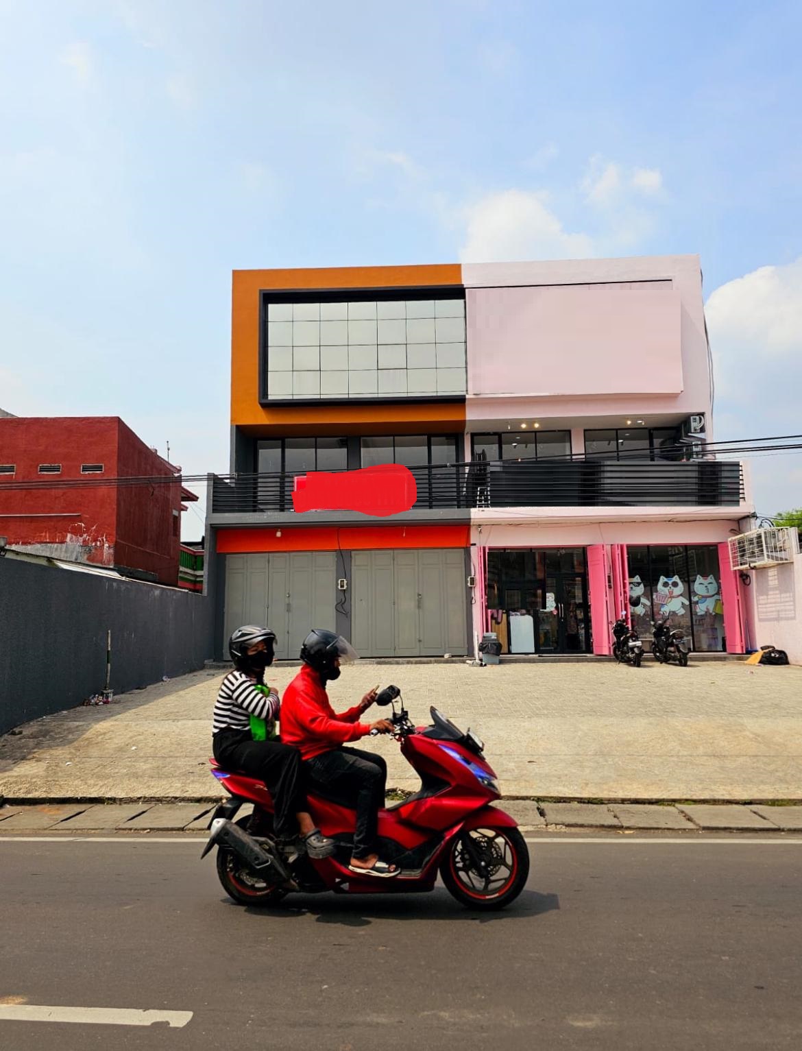 2 unit ruko baru komersil dijual di area Karang Tengah