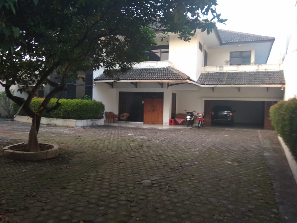 Dijual rumah mewah luas di Kebon Jeruk, Kelapa Dua Jakarta Barat