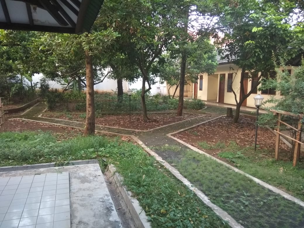 Dijual rumah mewah luas di Kebon Jeruk, Kelapa Dua Jakarta Barat