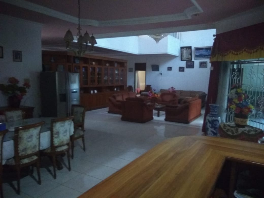 Dijual rumah mewah luas di Kebon Jeruk, Kelapa Dua Jakarta Barat