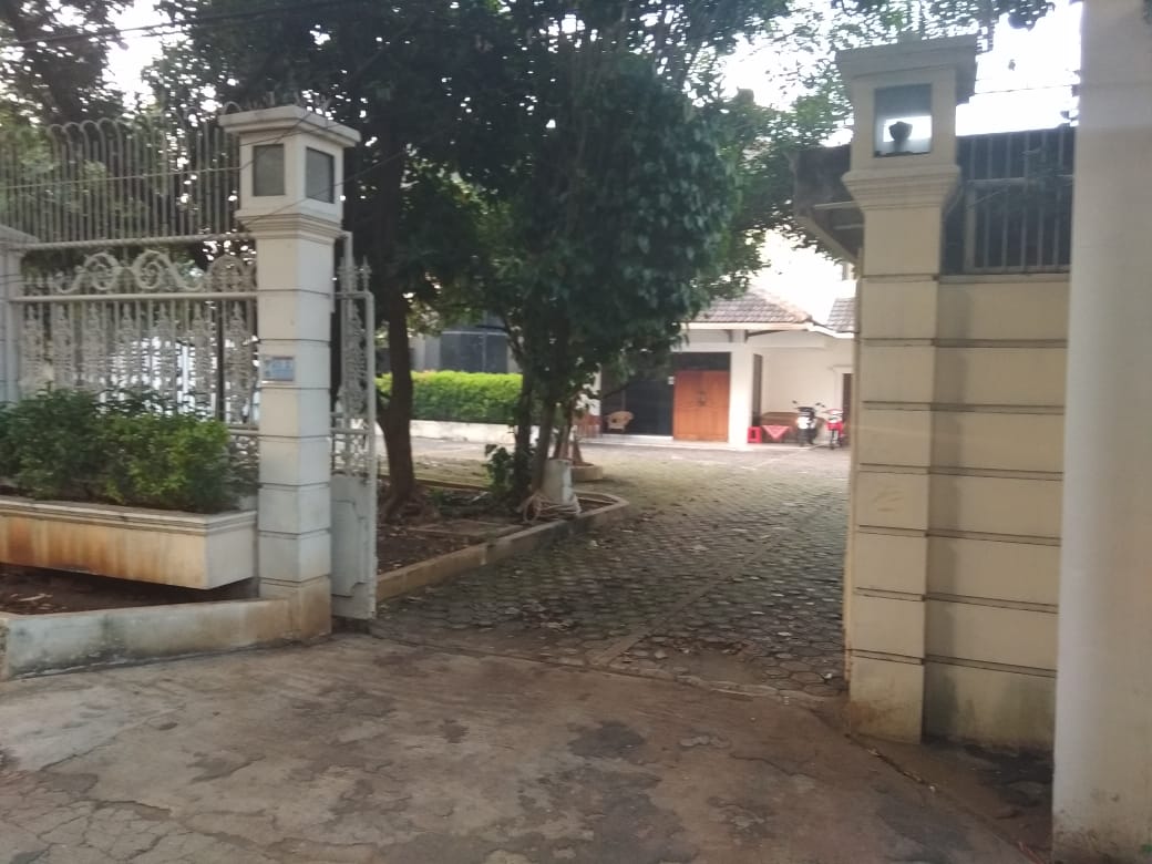 Dijual rumah mewah luas di Kebon Jeruk, Kelapa Dua Jakarta Barat