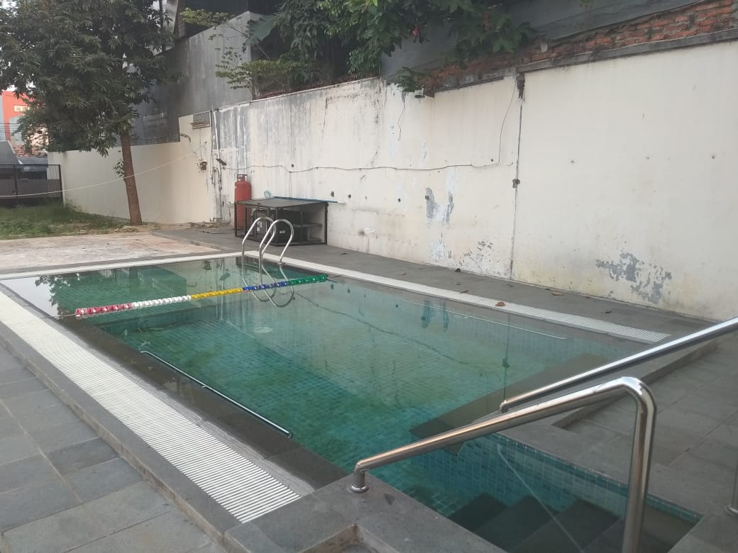 Dijual rumah mewah luas di Kebon Jeruk, Kelapa Dua Jakarta Barat