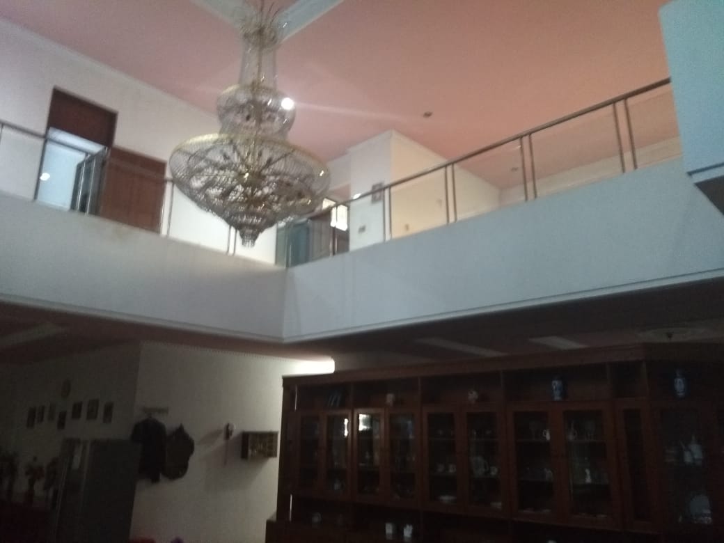 Dijual rumah mewah luas di Kebon Jeruk, Kelapa Dua, Jakarta