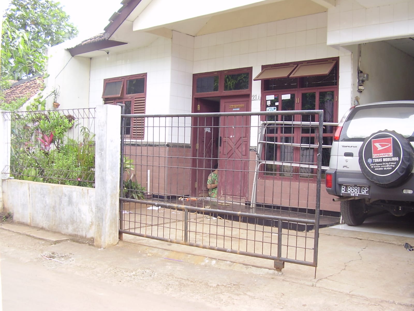 Dijual rumah strategis di Tanjung Barat, Jagakarsa, Jakarta