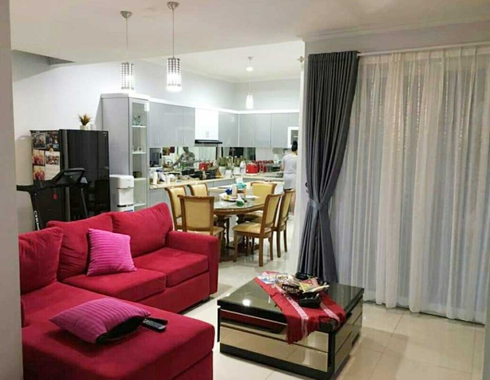 RUMAH DI PERUM PENINSULA BEKASI SELATAN
