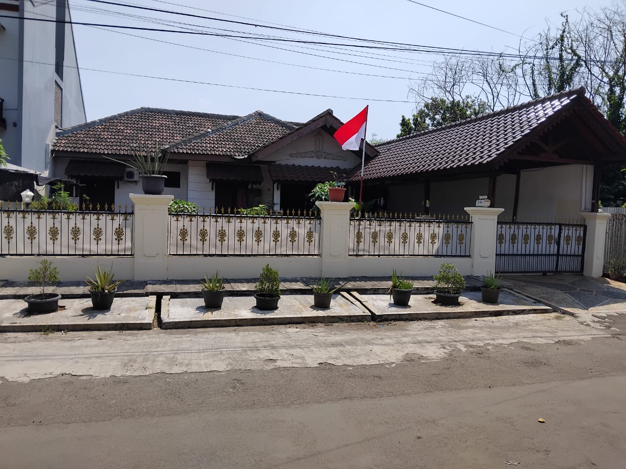 Dijual rumah komplek strategis di Kota Bekasi Jakasampurna