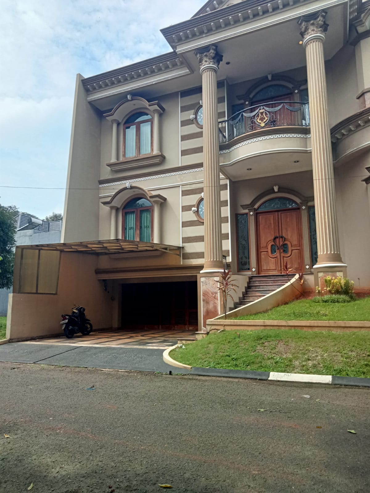 Dijual rumah di Taman Senayan Sektor 9 Bintaro, Pondok Pucung