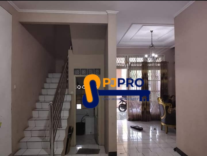 Dijual Cepat Rumah Bagus Hadap Selatan di Harapan Indah Bekasi