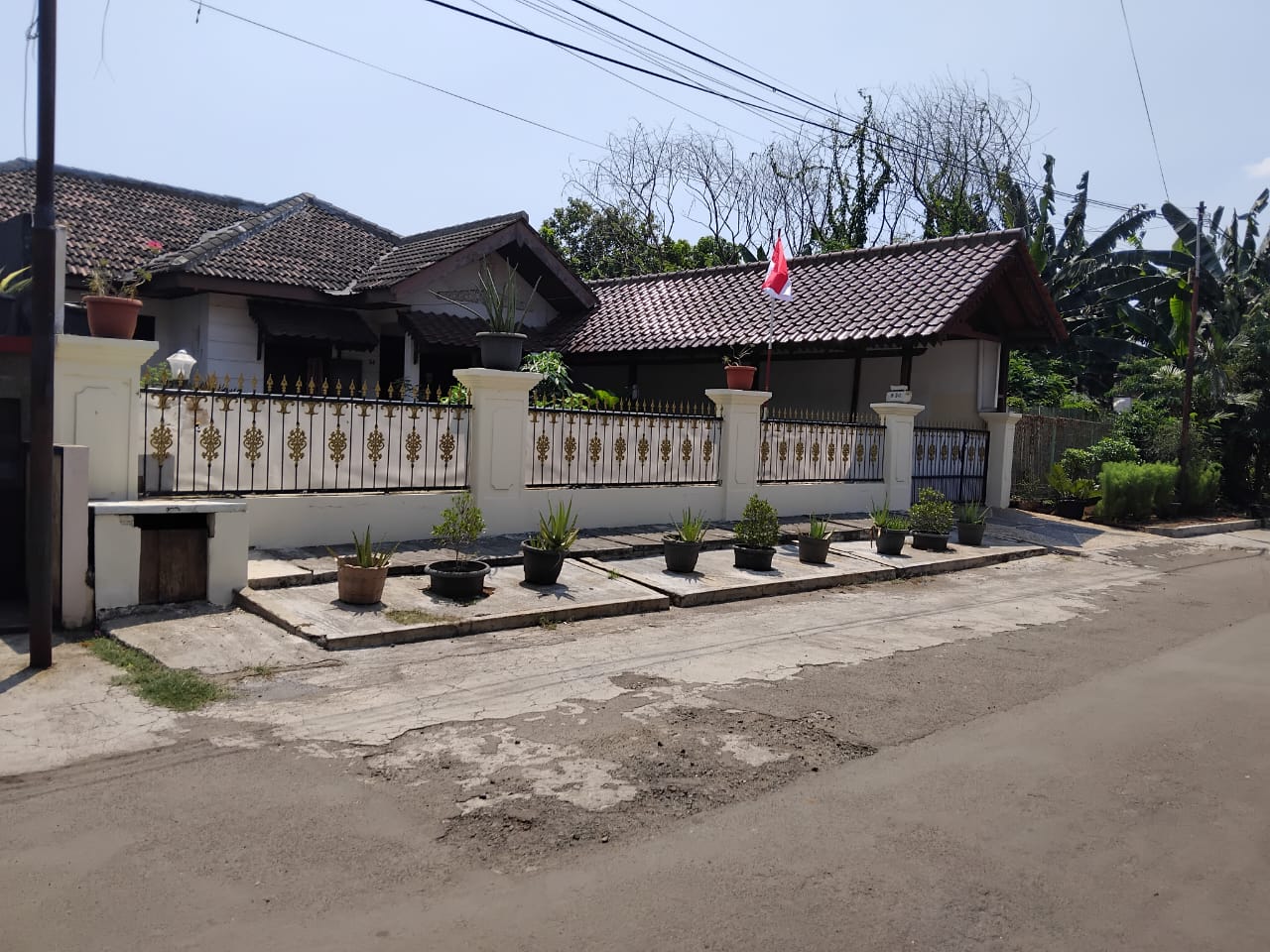 Dijual rumah komplek strategis di Kota Bekasi Jakasampurna