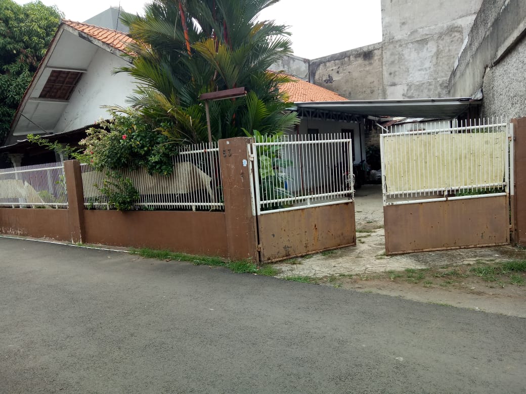 Dijual rumah strategis di Tanjung Barat, Jagakarsa, Jakarta