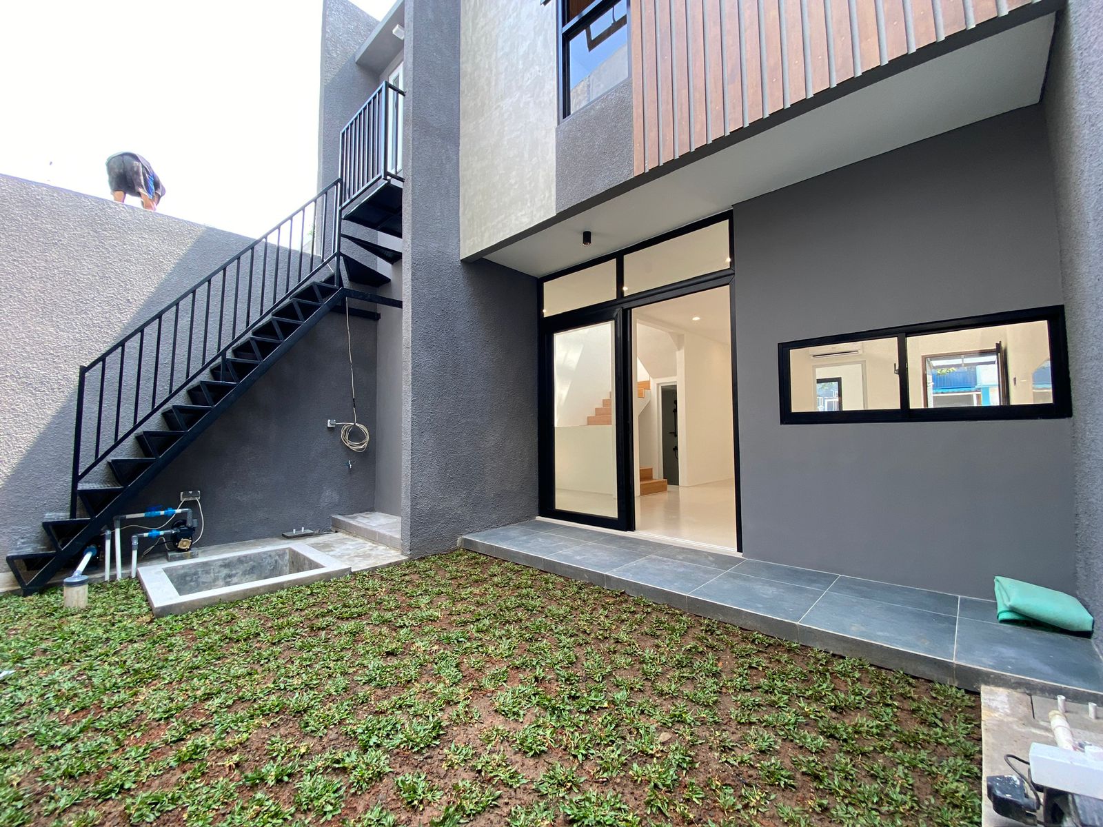 Dijual rumah baru komplek di Cipedak, Jagakarsa, Jakarta Selatan