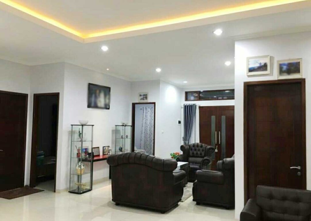 RUMAH DI PERUM PENINSULA BEKASI SELATAN