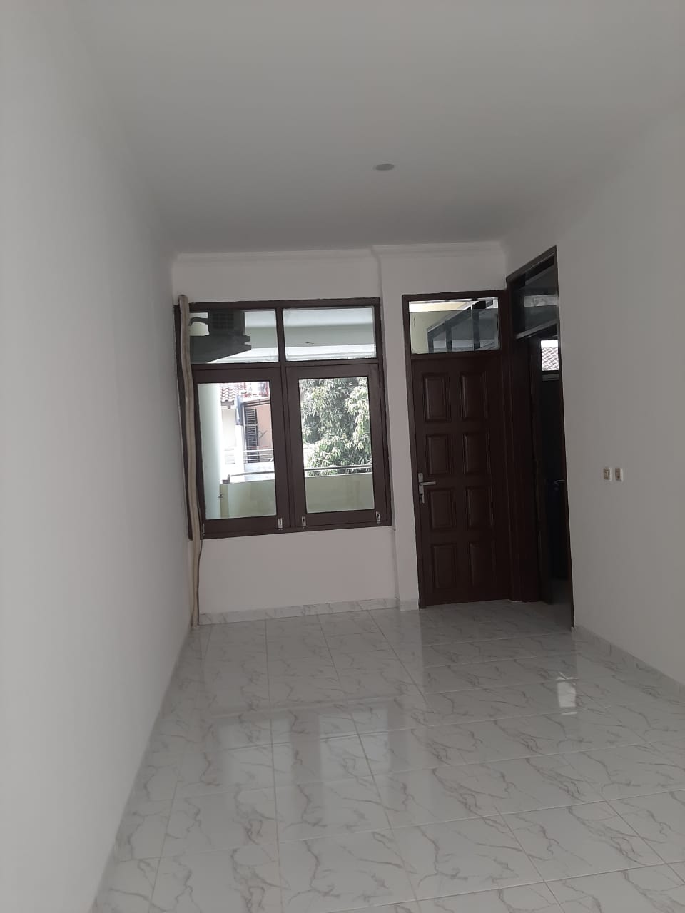 Dijual rumah komplek siap huni di Modernland, Kelapa indah