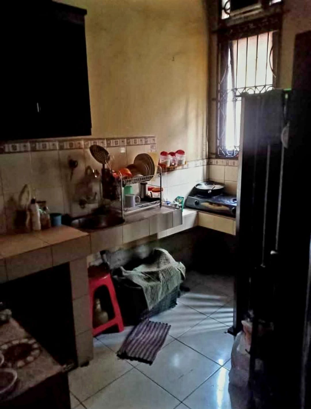 Dijual rumah bentuk ruko di Pondok Gede, Dukuh, Kramat Jati