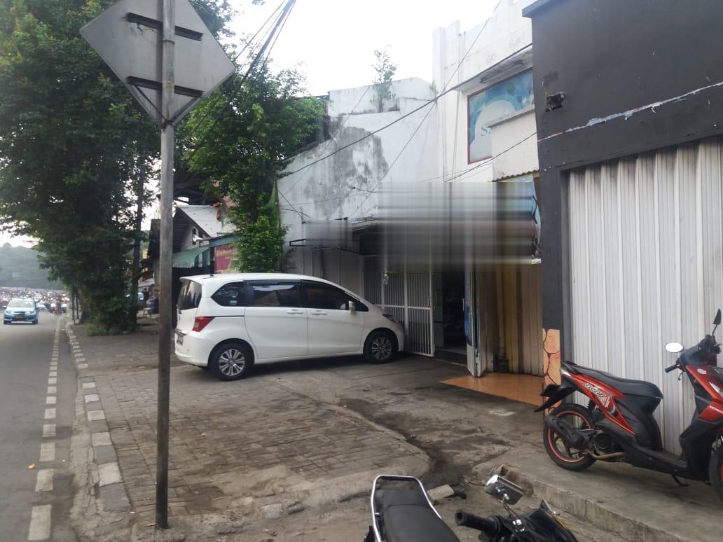 Dijual rumah bentuk ruko di Pondok Gede, Dukuh, Kramat Jati