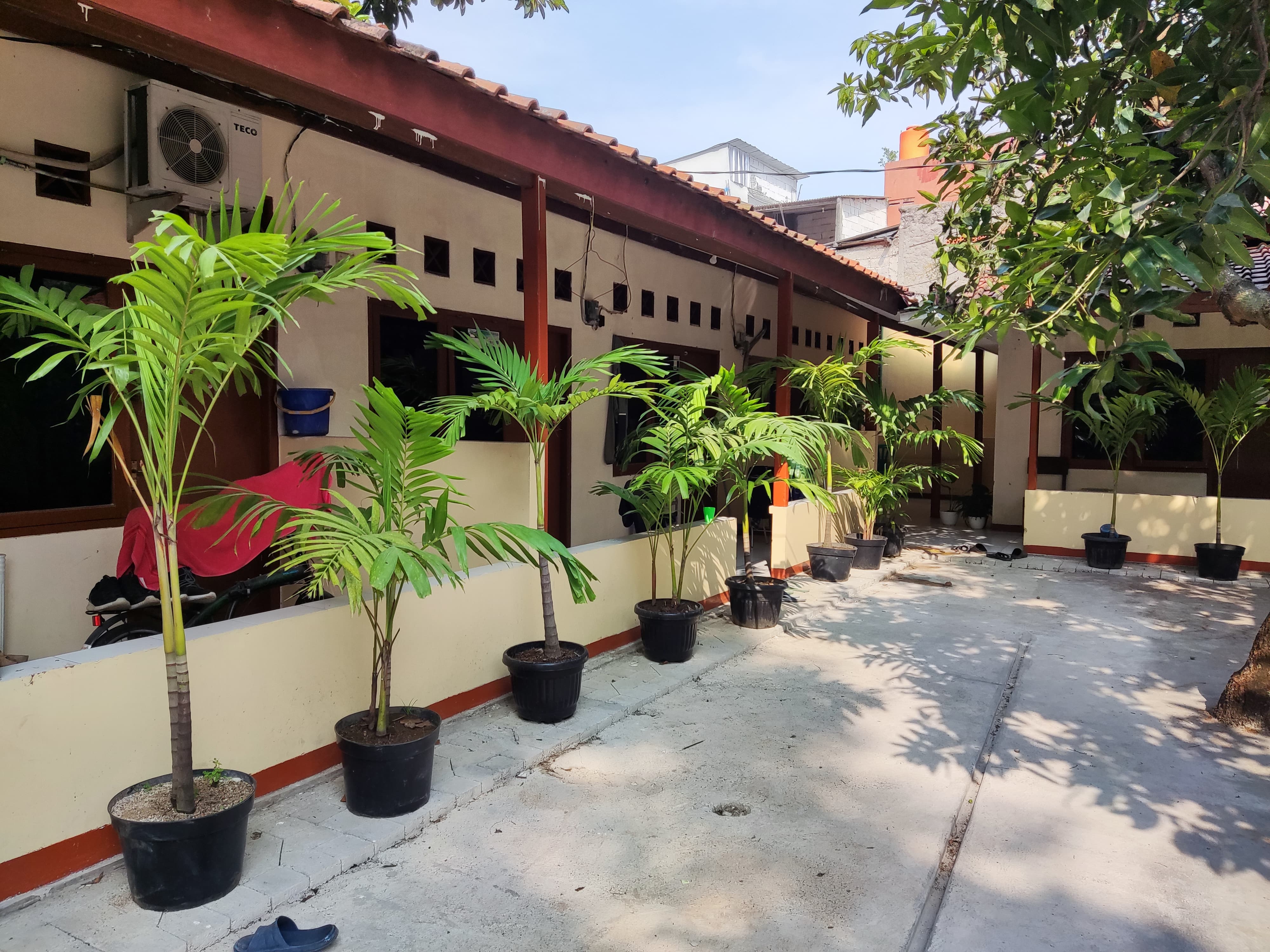 Dijual rumah dan kostan di area Bintaro Sektor 5 dekat Stan