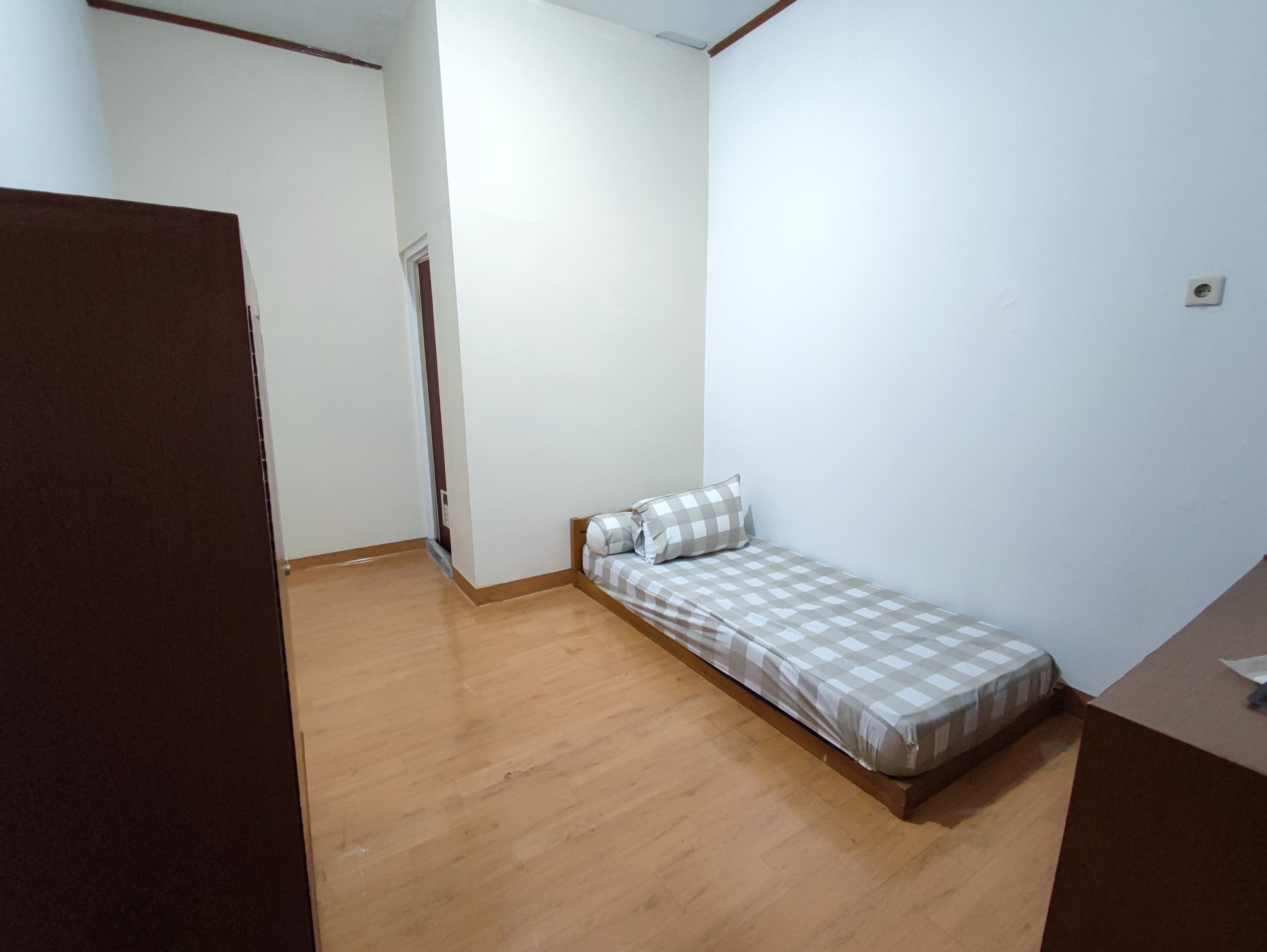 Dijual rumah dan kostan di area Bintaro Sektor 5 dekat Stan