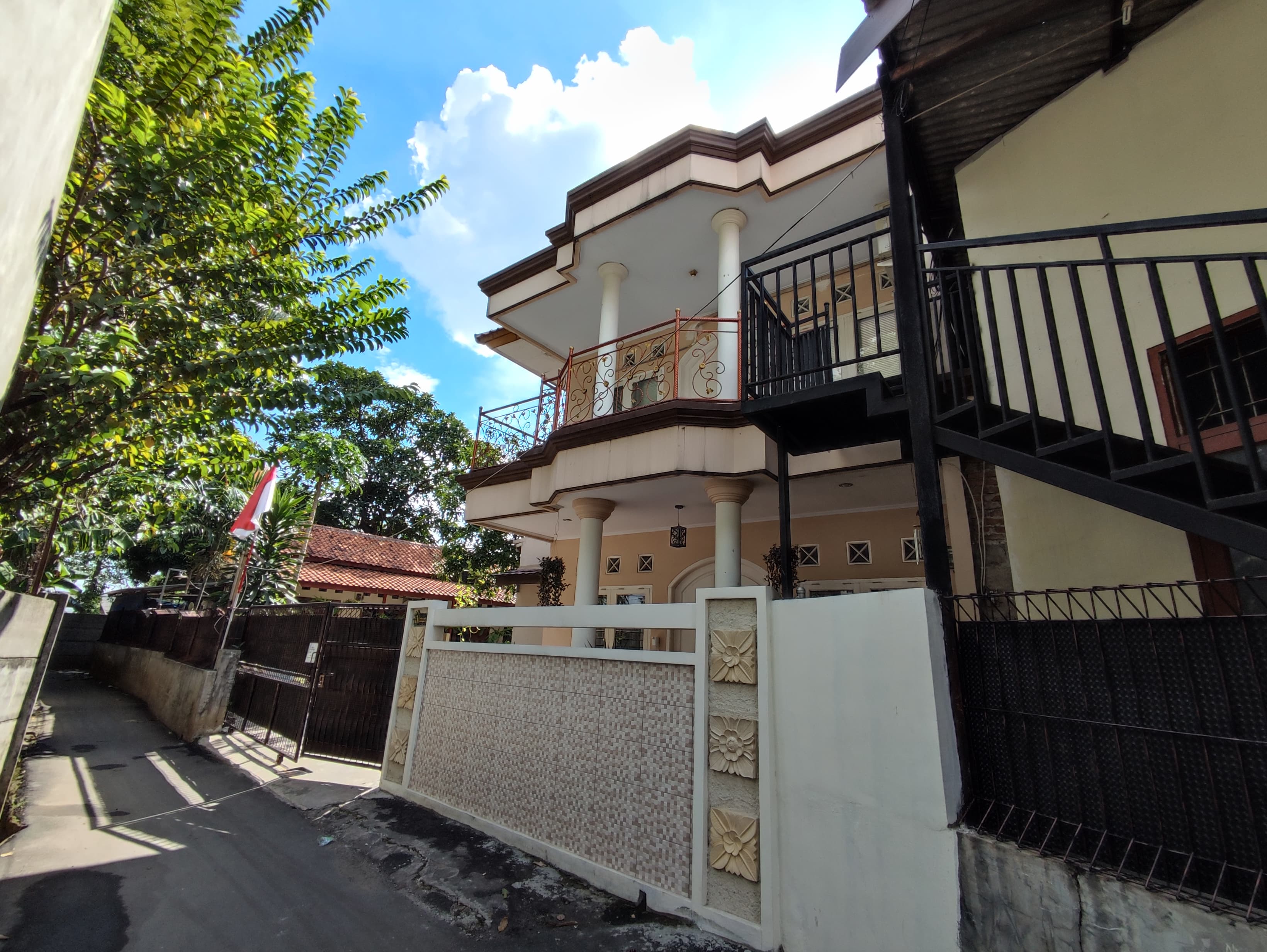 Dijual rumah dan kostan di area Bintaro Sektor 5 dekat Stan