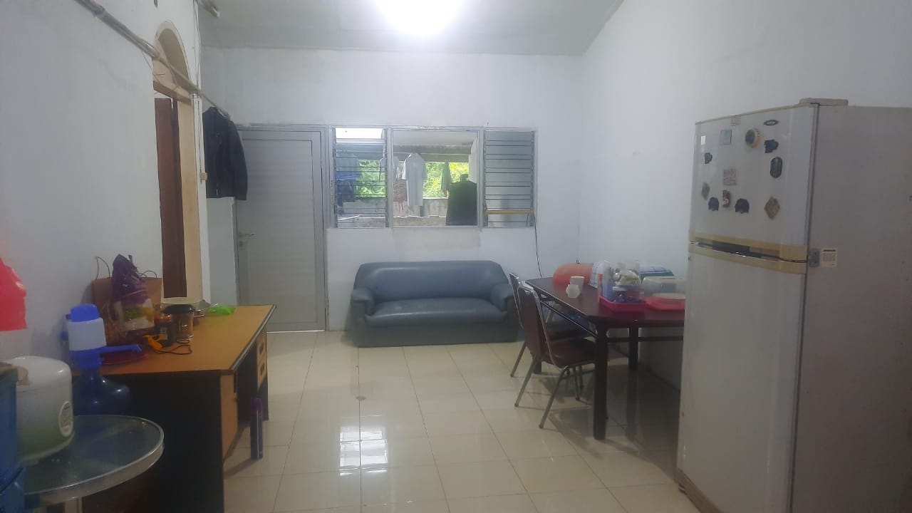 Dijual rumah dan ruang usaha di Durensawit, Jakarta Timur