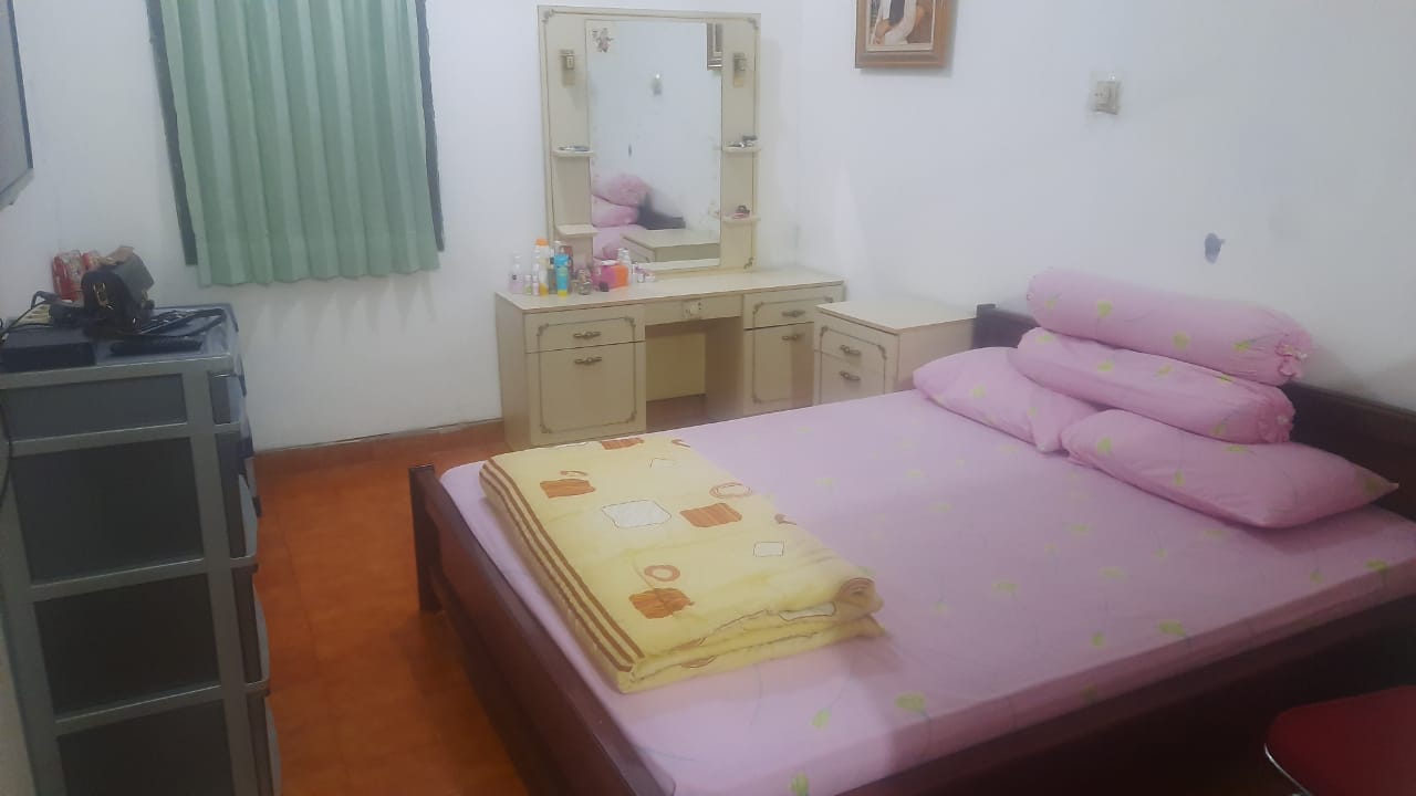 Dijual rumah dan ruang usaha di Durensawit, Jakarta Timur