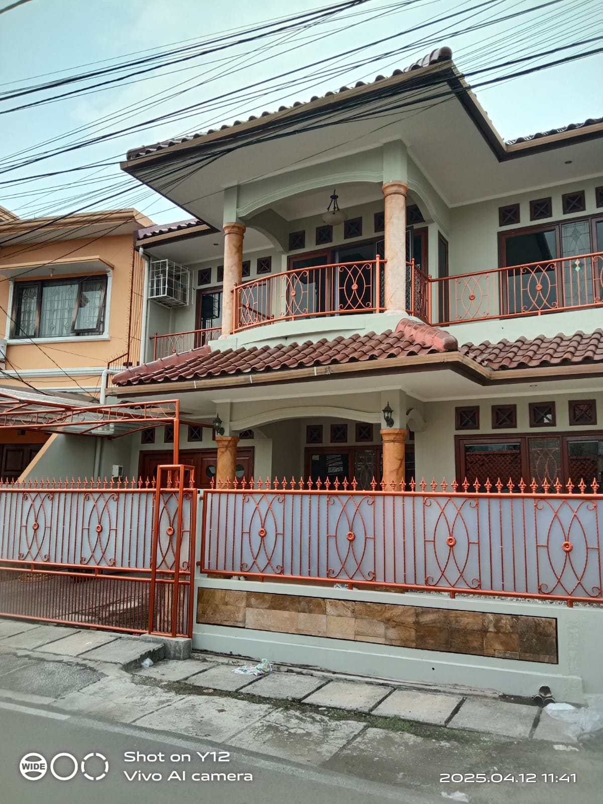 Disewakan rumah komplek di  Kayu Putih, Pulo Gadung, Jakarta