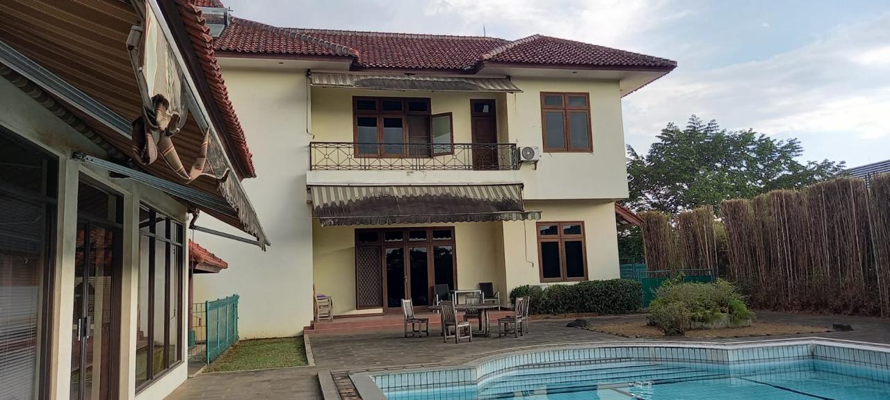 Dijual rumah super luas dengan swimming pool di Pamulang