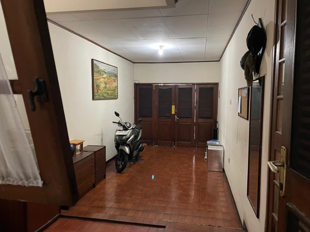 Dijual rumah komplek Srategis di Bintaro Sektor 1