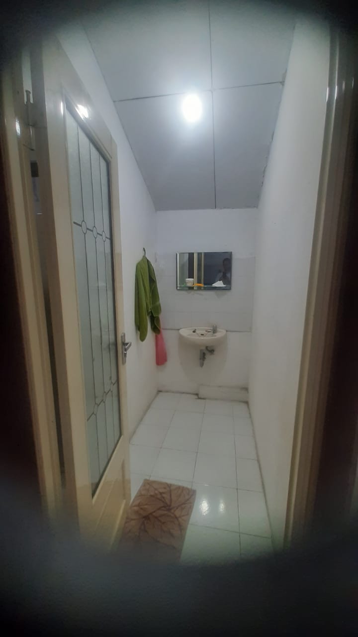Dijual rumah dan ruang usaha di Durensawit, Jakarta Timur