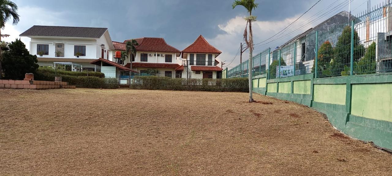 Dijual rumah super luas dengan swimming pool di Pamulang
