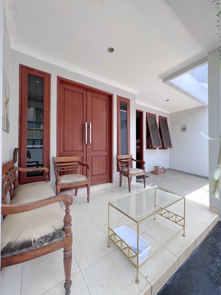 Dijual rumah komplek cantik di Cireundeu, Ciputat Timur