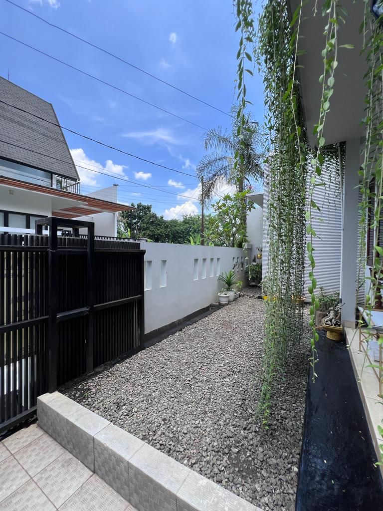 Dijual rumah komplek cantik di Cireundeu, Ciputat Timur