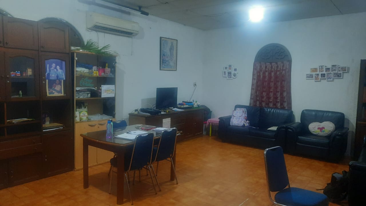 Dijual rumah dan ruang usaha di Durensawit, Jakarta Timur
