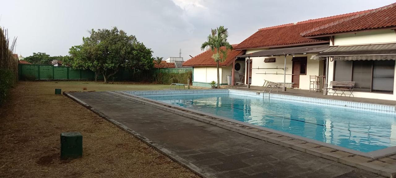 Dijual rumah super luas dengan swimming pool di Pamulang