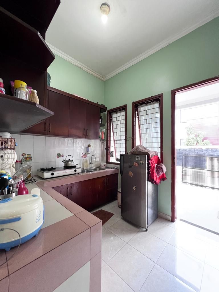Dijual rumah komplek cantik di Cireundeu, Ciputat Timur