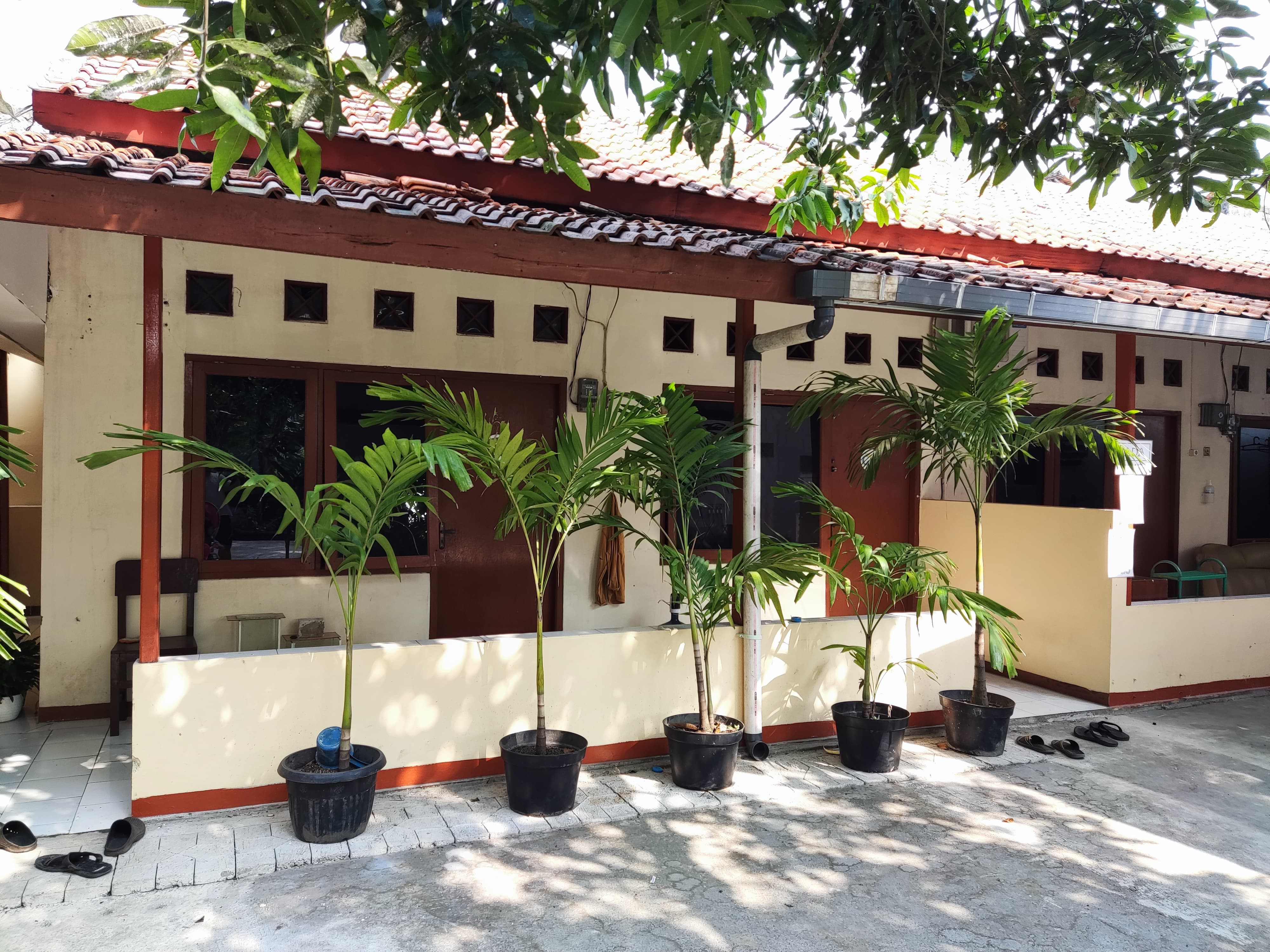 Dijual rumah dan kostan di area Bintaro Sektor 5 dekat Stan