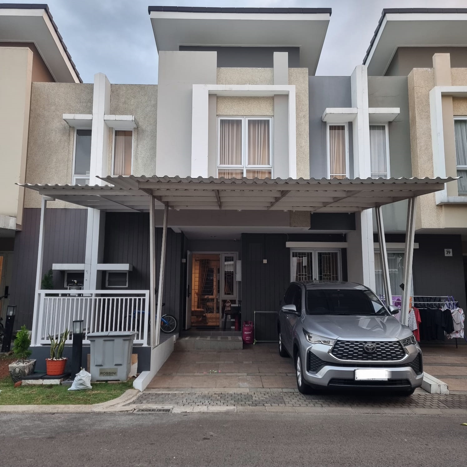Dijual rumah di Summarecon Serpong cluster Rossini, Medang