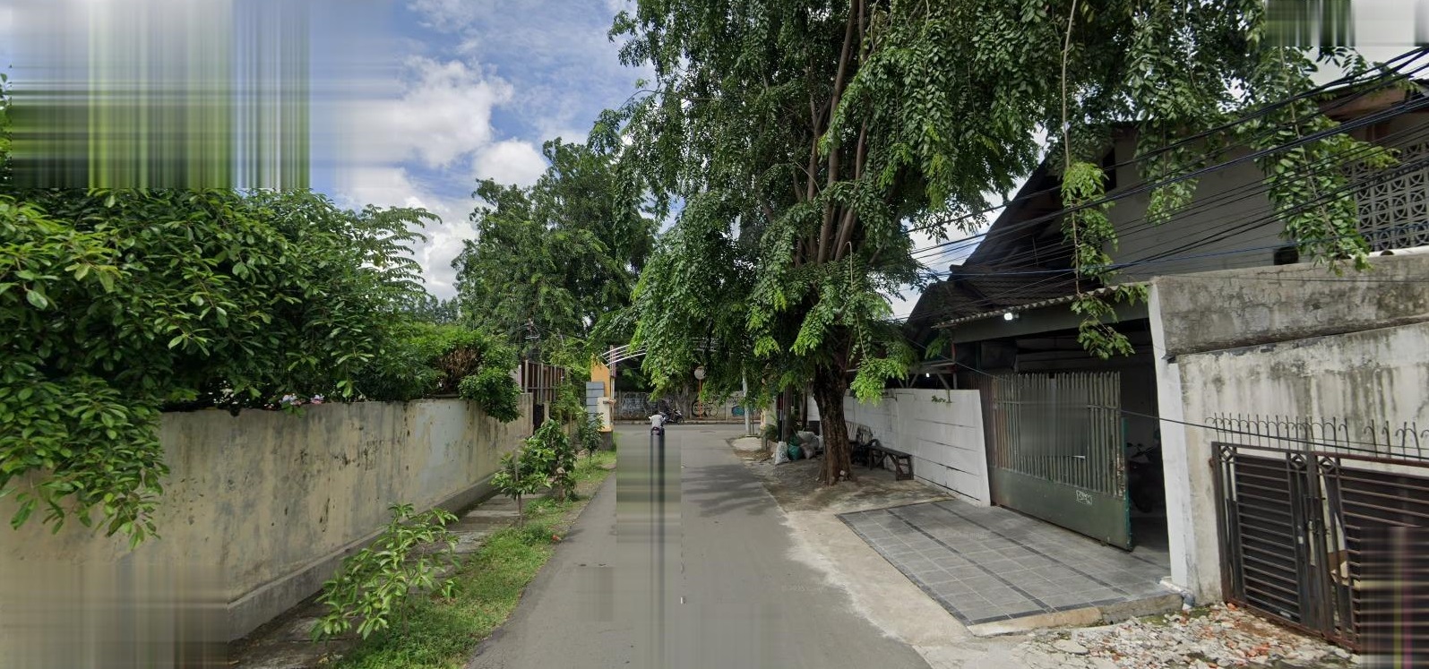 Dijual rumah dan ruang usaha di Durensawit, Jakarta Timur