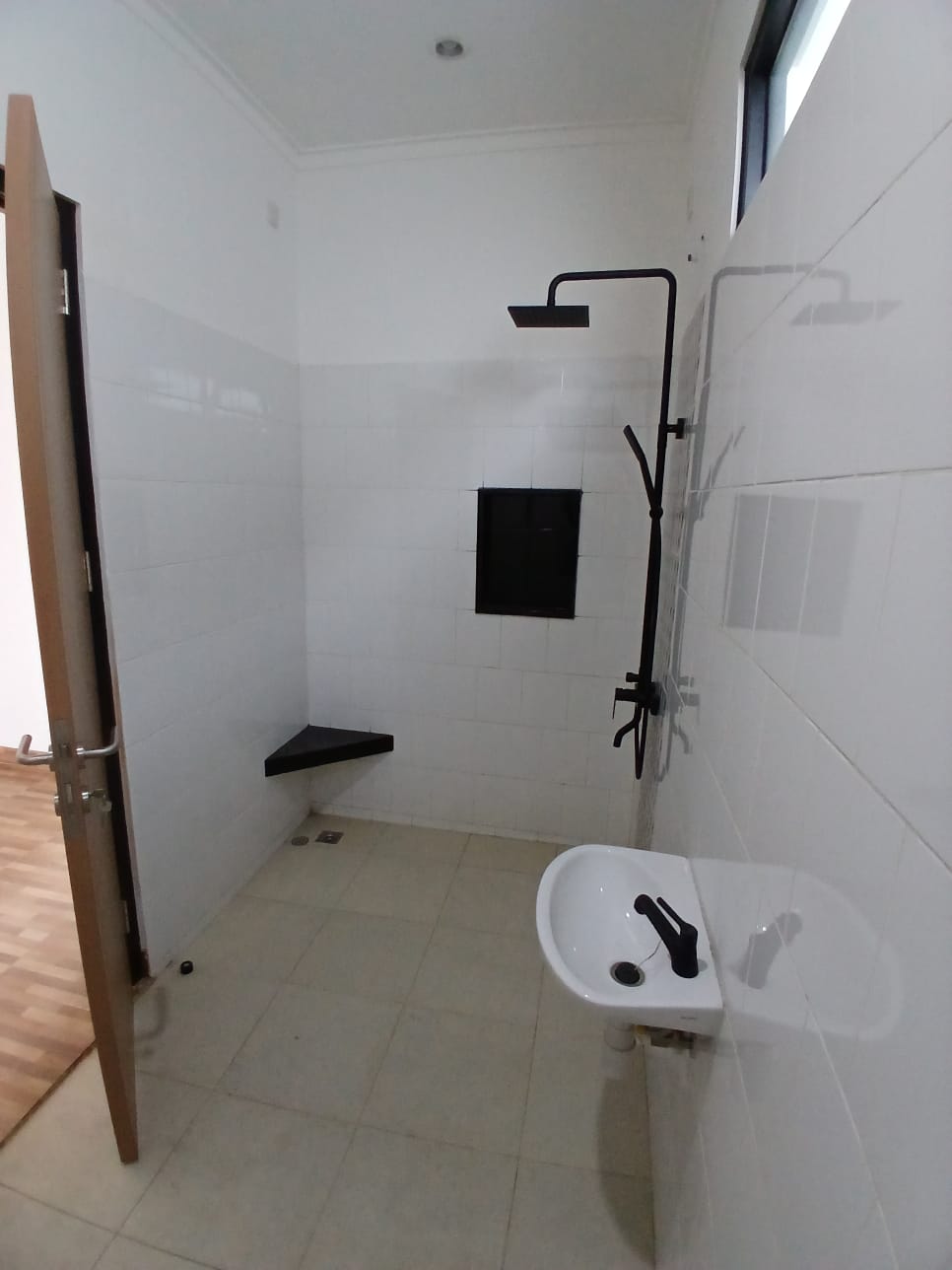 Dijual rumah Baru komplek di Serua, Ciputat, Tangerang Selatan