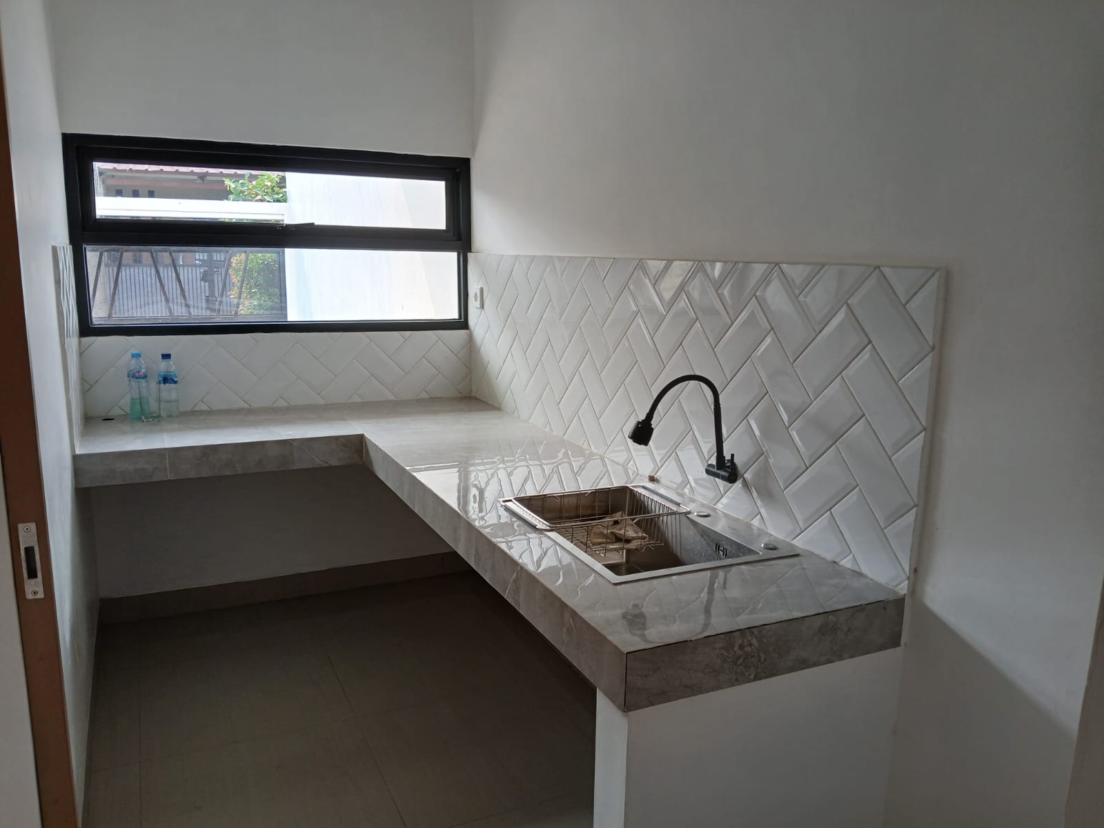 Dijual rumah Baru komplek di Serua, Ciputat, Tangerang Selatan
