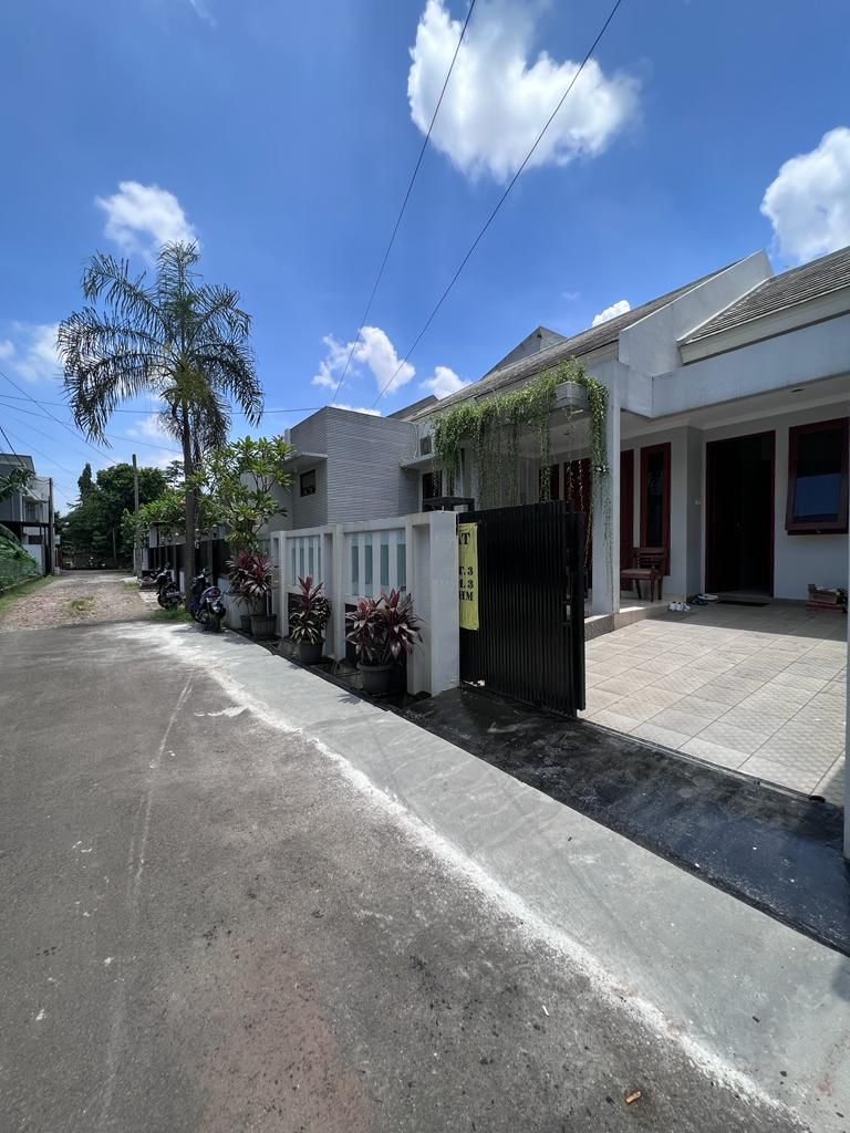 Dijual rumah komplek cantik di Cireundeu, Ciputat Timur