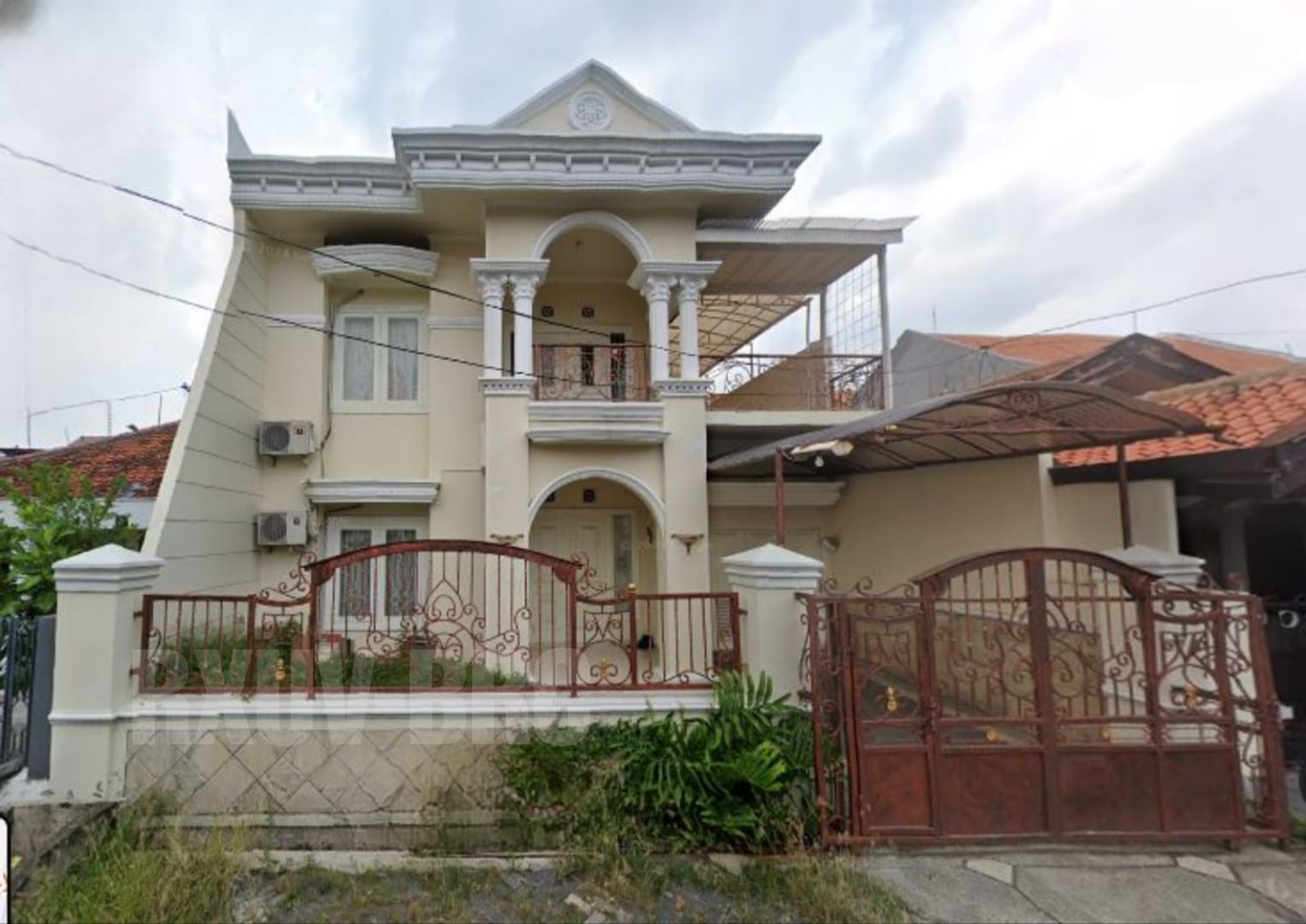 🏡 Rumah 2 Lantai Baru Renovasi, Lokasi Strategis di Tenggilis!