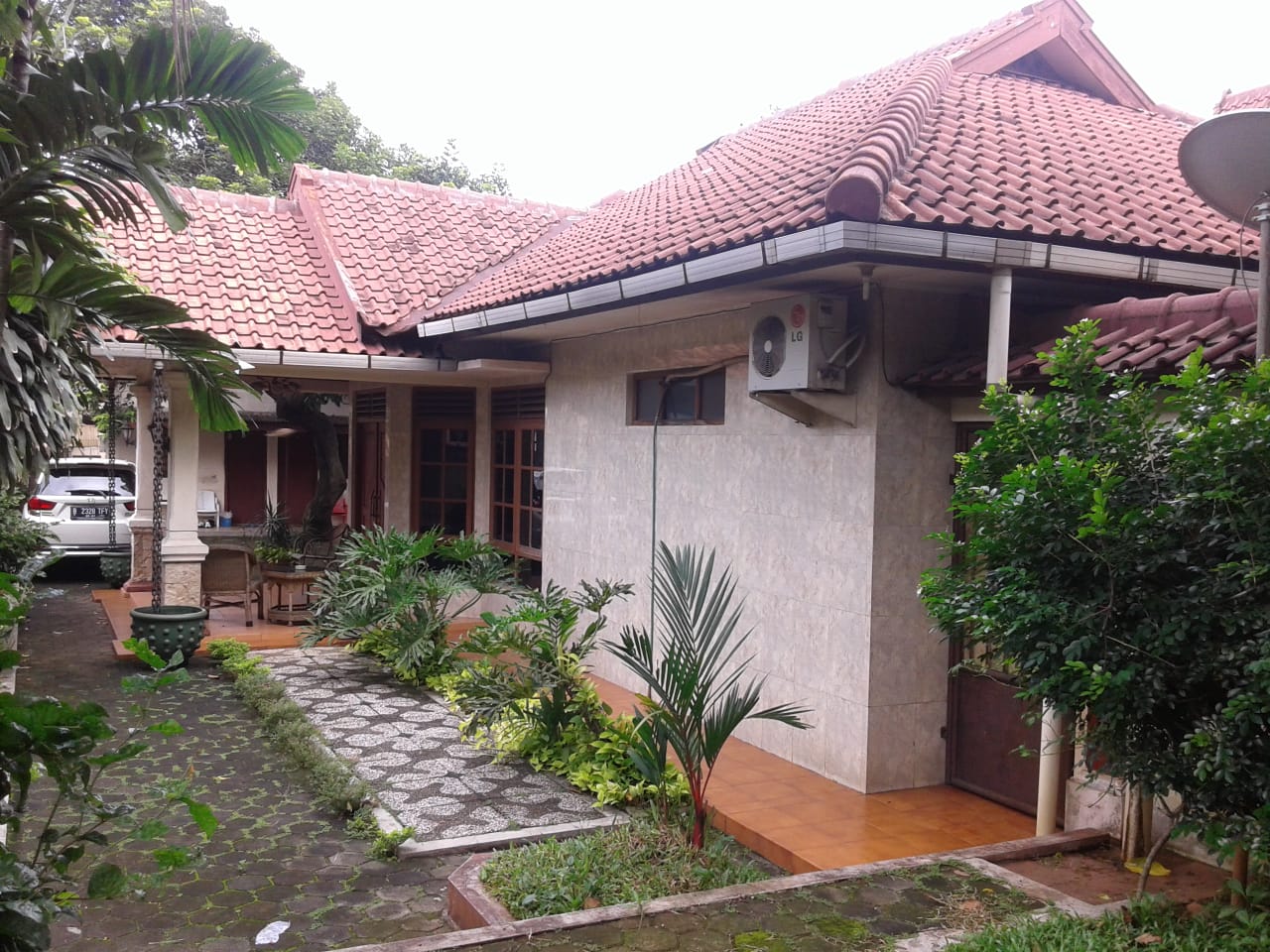 Dijual rumah luas di Utan Kayu Utara, Matraman, Jakarta Timur