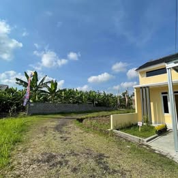Rumah  Bergaya American Mediteran 1 Menit Ke SMP 34 Semarang